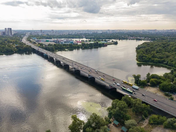 Luchtdrone Zicht Auto Rijden Langs Noordbrug Dnjepr Kiev — Stockfoto