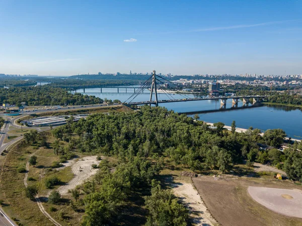 Kiev 'deki Dinyeper Nehri' nin insansız hava aracı görüntüsü