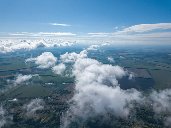 Vol Haut Dans Les Nuages Dessus Des Champs Agricoles — Photo