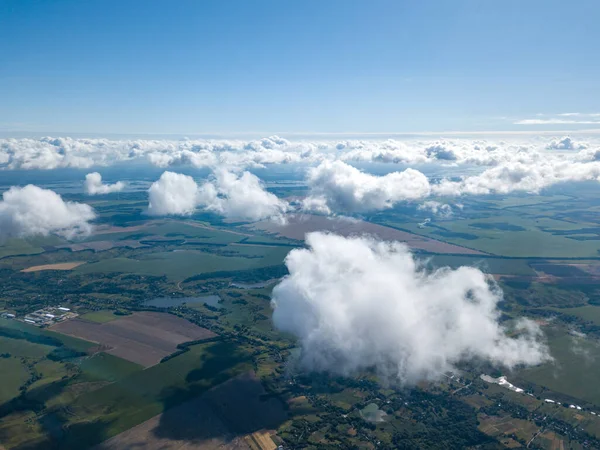 Vol Haut Dans Les Nuages Dessus Des Champs Agricoles — Photo