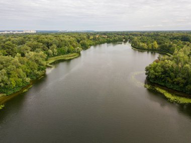 Kiev 'deki Dinyeper Nehri' nin havadan görünüşü.