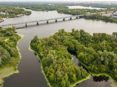 Kiev 'deki Dinyeper Nehri' nin havadan görünüşü.