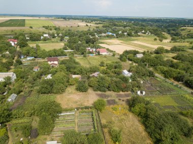 Hava aracı görüntüsü. Ukrayna kırsal arazisi.