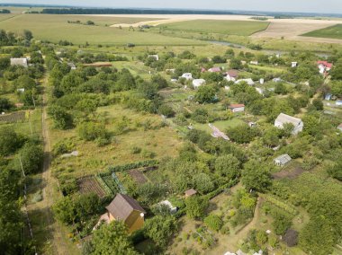 Hava aracı görüntüsü. Ukrayna kırsal arazisi.