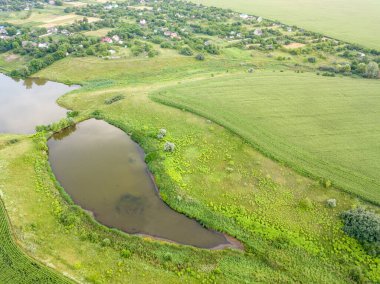 Hava aracı görüntüsü. Ukrayna kırsal arazisi.