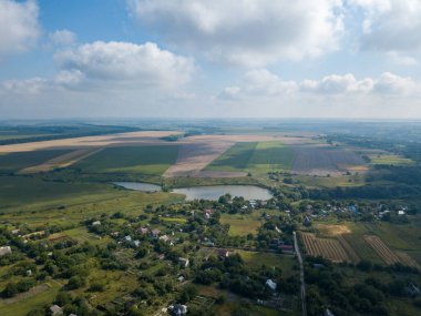 Hava aracı görüntüsü. Ukrayna kırsal arazisi.