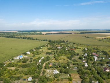 Hava aracı görüntüsü. Ukrayna kırsal arazisi.