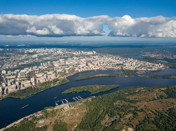 Vista Alta Del Río Dniéper Kiev Una Nube Sobre Ciudad — Foto de Stock