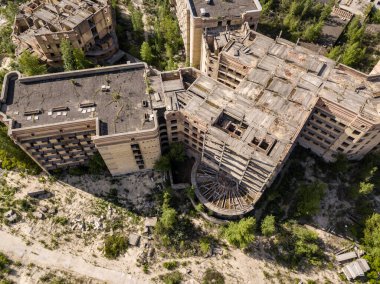 Hava aracı görüntüsü. Kiev 'deki şehir hastanesinin bitmemiş binası..