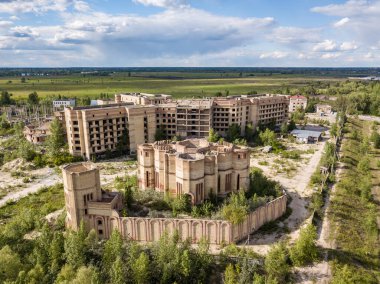 Hava aracı görüntüsü. Kiev 'deki şehir hastanesinin bitmemiş binası..