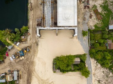 Hava görüntüsü. Kiev 'de inşaat halindeki köprü.
