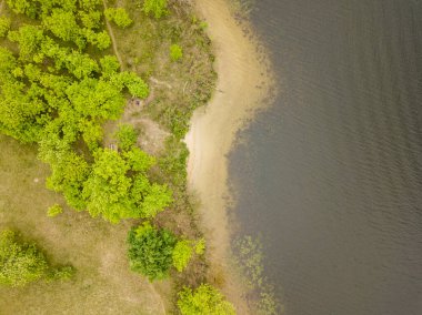 Hava aracı görüntüsü. Nehir kıyısı