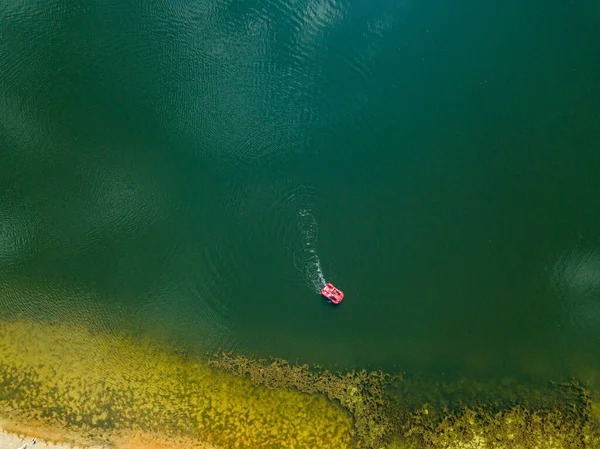 Widok Lotu Ptaka Katamaran Jeziorze — Zdjęcie stockowe