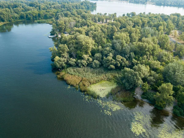 Vista Aérea Del Dron Orilla Verde Del Río Dniéper Día —  Fotos de Stock