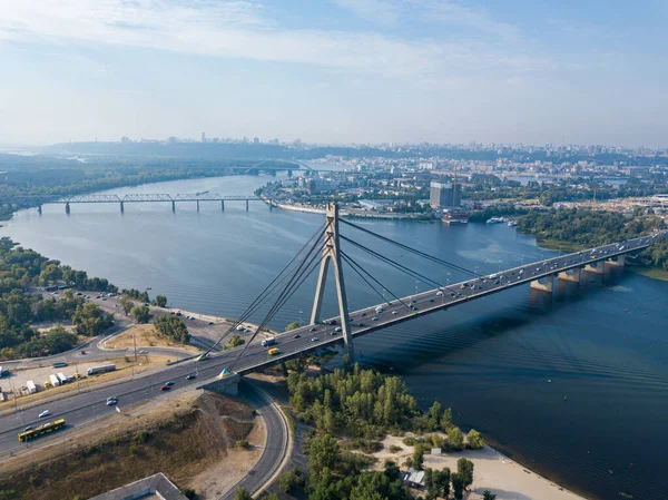 Flygdrönare Norra Bron Kiev Och Floden Dnepr Klar Sommarmorgon — Stockfoto