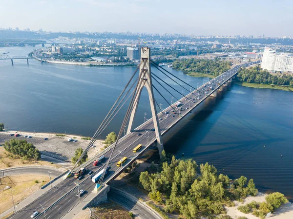 Flygdrönare Norra Bron Kiev Och Floden Dnepr Klar Sommarmorgon — Stockfoto