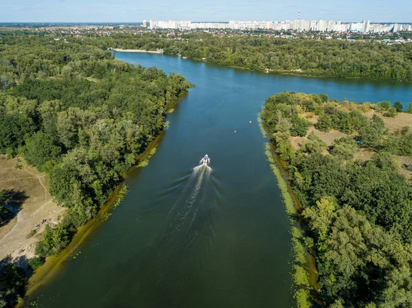 Motorboot Auf Dem Fluss Dnipro Sonniger Klarer Sommertag Drohnenblick Aus — Stockfoto