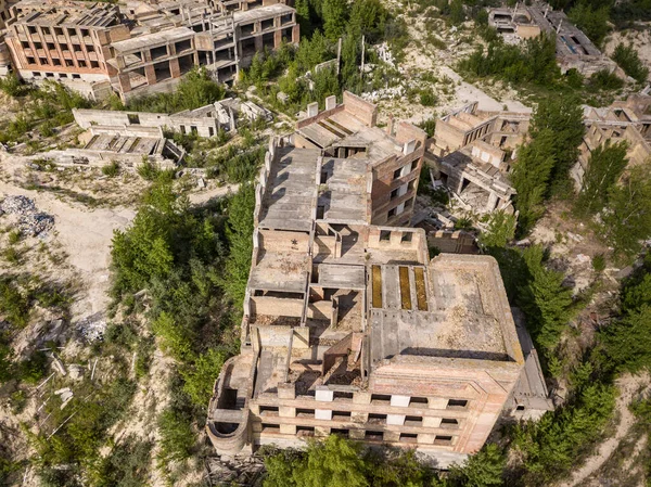 Hava aracı görüntüsü. Kiev 'deki şehir hastanesinin bitmemiş binası..