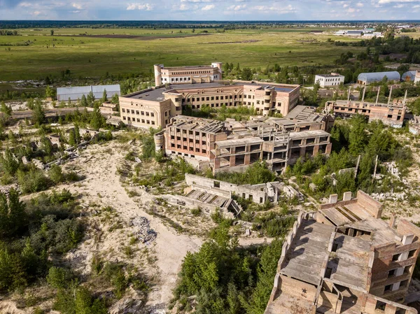 Hava aracı görüntüsü. Kiev 'deki şehir hastanesinin bitmemiş binası..