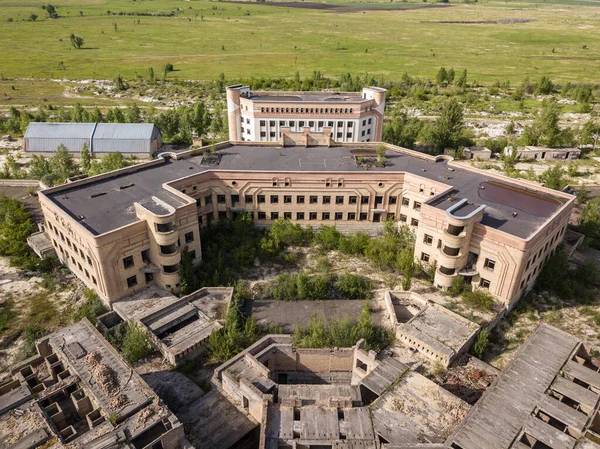 Hava aracı görüntüsü. Kiev 'deki şehir hastanesinin bitmemiş binası..