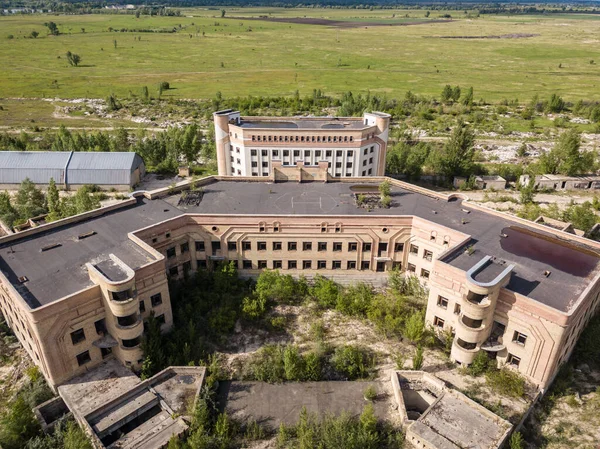 Hava aracı görüntüsü. Kiev 'deki şehir hastanesinin bitmemiş binası..