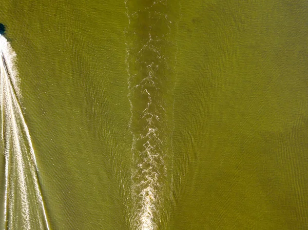 Letecký Výhled Vlny Motorového Člunu Vodě — Stock fotografie