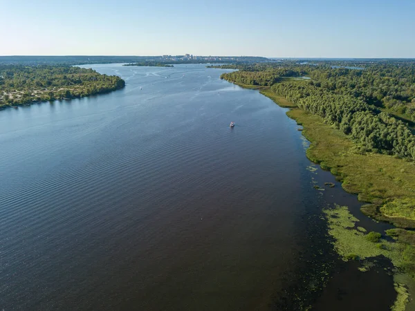 基辅第聂伯河绿水空中无人驾驶图像 — 图库照片