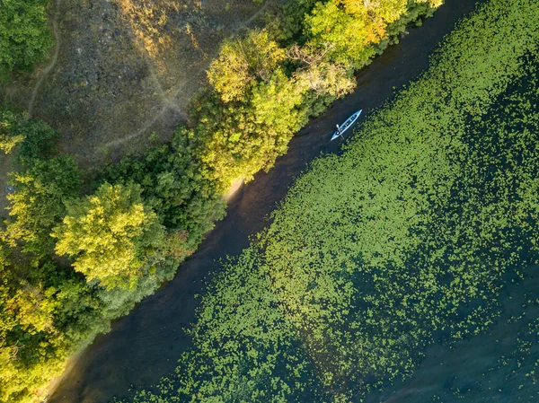 Bateau Kayak Dans Les Eaux Vertes Rivière Dniepr Vue Aérienne — Photo