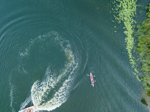 Drohnen Aus Der Luft Schnelles Motorboot Blauen Wasser Des Flusses — Stockfoto