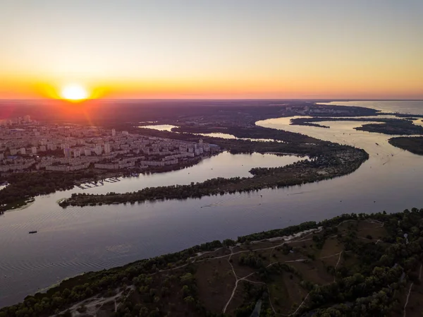 Flygdrönare Solnedgång Över Floden Dnepr Och Staden Kiev — Stockfoto