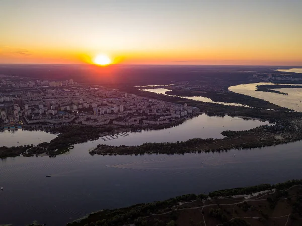 Flygdrönare Solnedgång Över Floden Dnepr Och Staden Kiev — Stockfoto