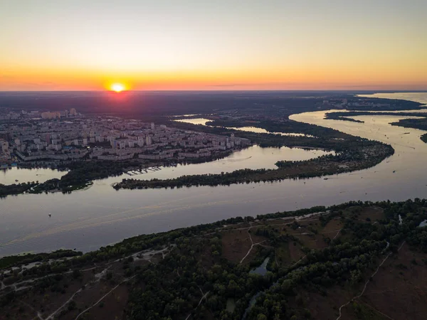 Flygdrönare Solnedgång Över Floden Dnepr Och Staden Kiev — Stockfoto