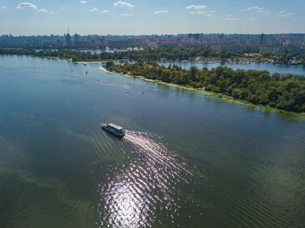 Barco Navega Largo Del Río Dniéper Kiev Vista Aérea — Foto de Stock