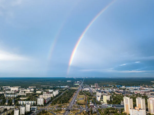 Doppelter Regenbogen Über Einem Wohngebiet Kiew Drohnenblick Aus Der Luft — Stockfoto