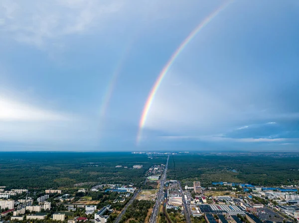 Doppelter Regenbogen Über Einem Wohngebiet Kiew Drohnenblick Aus Der Luft — Stockfoto