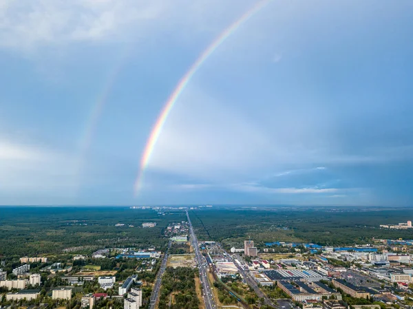 Doppelter Regenbogen Über Einem Wohngebiet Kiew Drohnenblick Aus Der Luft — Stockfoto