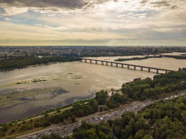 Kiev şehir manzarasının hava aracı görüntüsü.