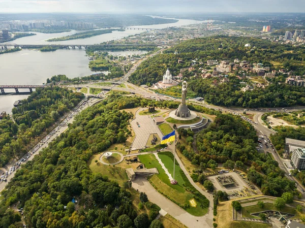 Kiev şehir manzarasının hava aracı görüntüsü.