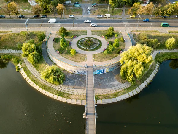 Vista Aérea Drones Caminhos Pedestres Perto Lago Parque Cidade Kiev — Fotografia de Stock