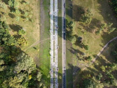 Hava aracı görüntüsü. Parkta döngü yolu.
