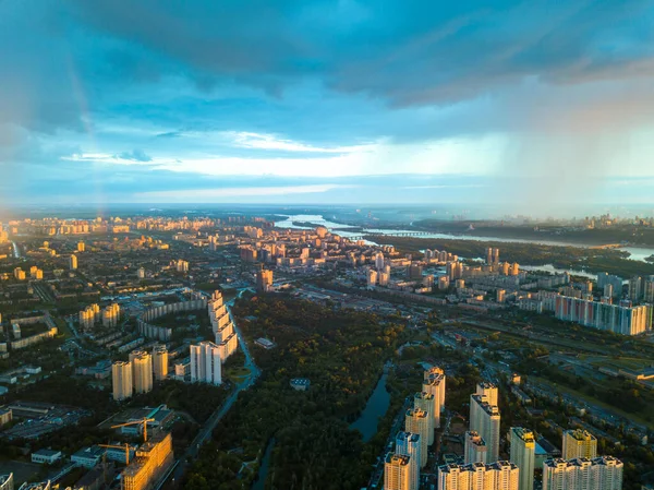 Vista Aérea Del Dron Lluvia Sobre Ciudad Kiev — Foto de Stock