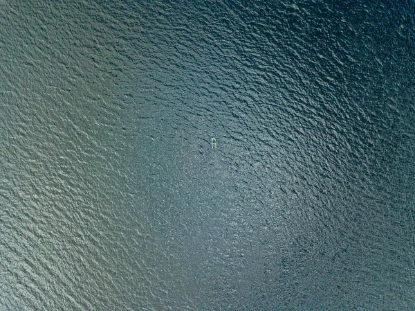 Drohnen Aus Der Luft Fischerboot Auf Den Wellen Des Flusses — Stockfoto
