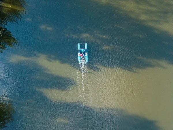 Drohnen Aus Der Luft Katamaran Einem Teich Park — Stockfoto