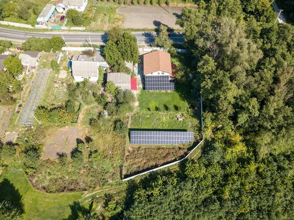 Drohnen Aus Der Luft Solaranlage Der Nähe Eines Landhauses — Stockfoto