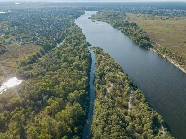 Vista Aérea Del Dron Curva Amplio Río Entre Verdes Prados —  Fotos de Stock