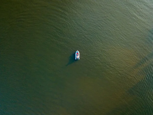 Vue Aérienne Dessus Drone Bateau Moteur Caoutchouc Sur Rivière — Photo