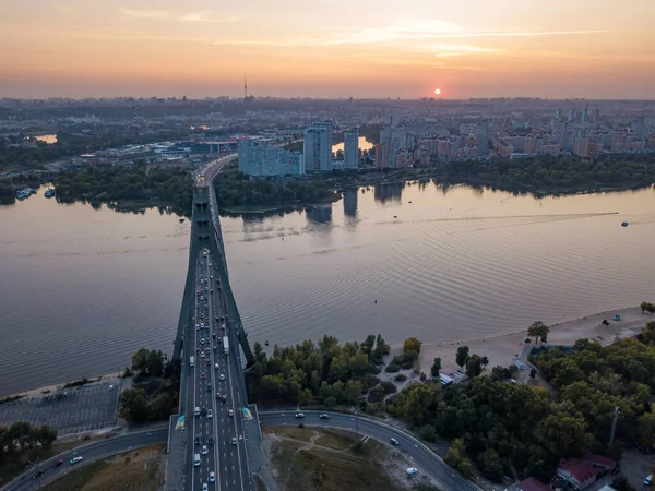 Veduta Aerea Del Drone Automobile North Bridge Kiev Tramonto — Foto Stock