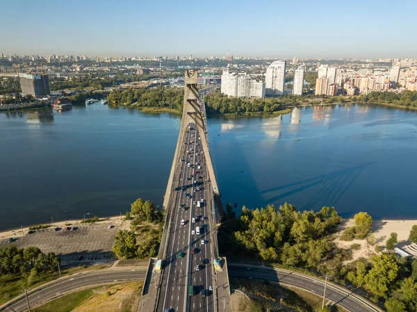 Αεροφωτογραφία Τηλεκατευθυνόμενου Αυτοκίνητο Βόρεια Γέφυρα Στο Κίεβο Κατά Μήκος Του — Φωτογραφία Αρχείου