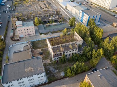 Hava aracı görüntüsü. Fabrikanın yıkılmış atölyesi..