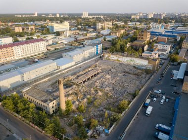 Hava aracı görüntüsü. Fabrikanın yıkılmış atölyesi..